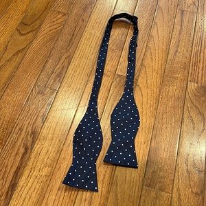 Tommy Hilfiger Mens Bow tie